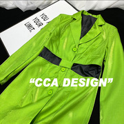 CCA自制腰部挖空露腰亮面西装外套光面反光中长款镂空绿色西服女