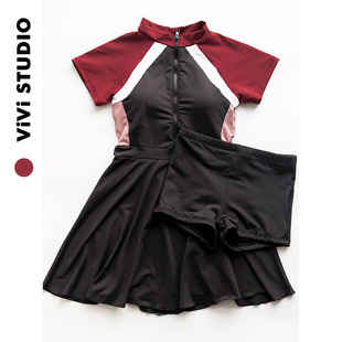 viviStudio/日系复古红连体泳衣女学生运动温泉度假裙式短袖泳装