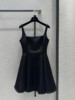 欧洲站小众设计女夏吊带连衣裙，醋酸垂感丝滑配腰带，收腰显瘦小黑裙