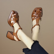 罗马凉鞋女粗跟夏季一字带，镂空包头女鞋，法式复古防水台高跟鞋