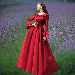 法式复古民族风长袖灯芯绒红色温柔风连衣裙拍照显瘦沙滩长裙
