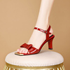 红色漆皮蝴蝶结一字带凉鞋女2024年夏季法式真皮粗跟高跟鞋子