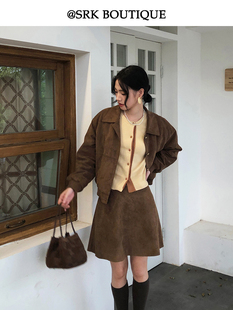 srk冬季复古棕色套装，女麂皮保暖夹棉宽松外套，高腰显瘦半身裙