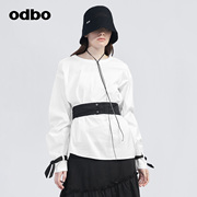 odbo/欧迪比欧时尚气质立体裁剪露肩白色衬衫女春季收腰上衣