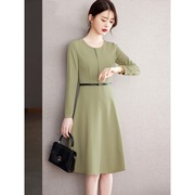 2023秋季绿色长袖连衣裙，女高级感气质时尚，职业裙韩版简约百搭