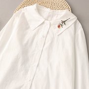 文艺范玫瑰(范玫瑰)花朵刺绣纯色白衬衫，女上衣2023年春装