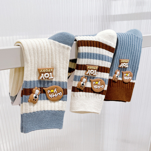 韩国东大门可爱小熊女袜秋季时尚潮流条纹字母饰品装饰中筒袜