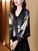 中国风蝙蝠袖短外套女春秋2024时尚渲染缎开衫洋气小披肩上衣