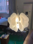 蝴蝶吊灯亚克力客厅卧室店铺创意LED花朵现代轻奢网红装饰艺术灯