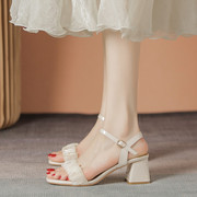 凉鞋女款夏季2024年法式珍珠一字带高跟鞋女粗跟网纱中跟云朵