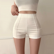 白色高腰短裤女夏2024紧身弹力，辣妹包臀热裤潮，休闲外穿三分裤