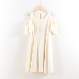 日单米白色连衣裙夏季收腰显瘦a字裙露肩，连衣裙p402