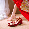 红色结婚鞋子新娘鞋秀禾服婚纱两穿中式水晶孕妇粗跟不累脚高跟鞋