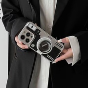 日韩ins个性小众设计师摄影师复古照相机单反，适用iphone15promax斜挎带苹果15气囊，支架镜头情侣12手机壳13潮