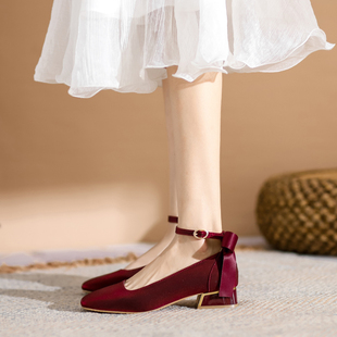 一字带绸缎单鞋女粗跟红色，婚鞋新娘鞋，2024春季法式小跟鞋低跟百搭