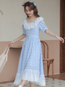 蓝色格子连衣裙女2024夏季泡泡袖蕾丝拼接长裙法式甜美气质裙子