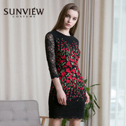 sunview尚约重工刺绣圆领，蕾丝连衣裙黑底红花，全身纹包臀裙欧美风