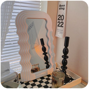 孟菲斯镜子ins家用简约台式桌面化妆镜异形轻奢高级梳妆波浪镜