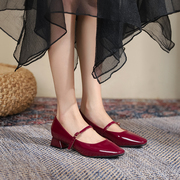 法式玛丽珍鞋小皮鞋一字带单鞋复古红色漆皮粗跟女鞋方头伴娘婚鞋