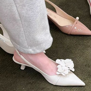 法式绝美白色主纱婚鞋兰花朵装饰尖头猫跟高跟鞋低跟包头凉鞋女