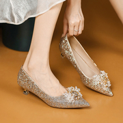 低跟亮片香槟色婚鞋女细跟法式时尚水钻花朵单鞋3厘米小跟高跟鞋