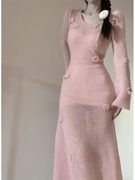 粉色毛衣针织连衣裙，2024秋冬高级感超好看小香风打底内搭长裙