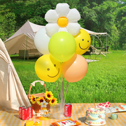 小红书户外野餐桌飘太阳花气球儿童生日开学布置拍照道具场景装饰