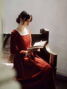 枕梦村庄玛格丽特原创法式复古气质优雅方领灯芯绒，宫廷连衣裙红