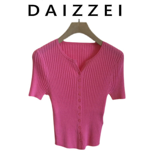 DAIZZEI~红色短袖针织T恤女2023夏坑条纹单排扣开衫修身上衣