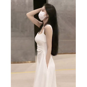 白色吊带连衣裙女2024年夏季a字法式收腰小众，设计茶歇长裙子