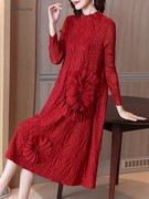 高端刺绣红色连衣裙秋冬加厚洋气妈妈装婚宴，礼服高级感长裙子