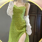 碎花绿色吊带连衣裙套装春夏女装温柔系收腰显瘦法式开叉裙子