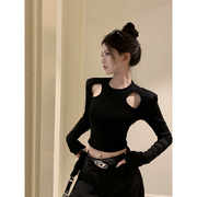 美式辣妹镂空短款垫肩上衣女，设计感小众黑色，长袖打底衫内搭秋季装