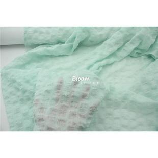 薄款泡泡肌理半透明 浅绿色格子雪纺布料 衬衫连衣裙面料