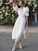 法式优雅纯白色v领气质小白裙，欧式泡泡袖中袖飘逸度假风天然面料