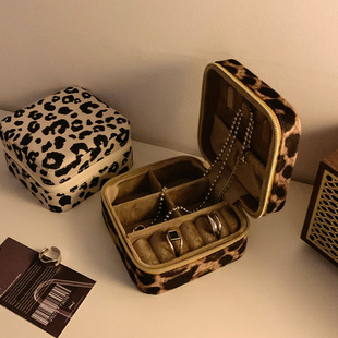 豹纹首饰盒便携手饰品，耳钉戒指收纳盒，小型精致项链盒子2024