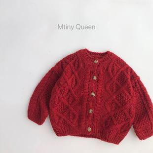v韩版新年儿童大红色毛衣开衫，早春男女宝麻花纹针织开衫洋气