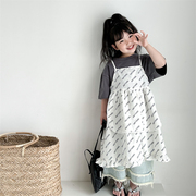 小苹果2024春夏韩国版女童宝宝字母满印吊带裙儿童时髦可爱连衣裙