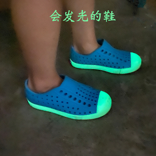 会发光的鞋子native夜光鞋儿童洞洞鞋男童女童防水凉鞋户外涉水鞋