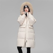雪中飞羽绒服女冬季长款连帽，貉子大毛领，宽松保暖时尚外套