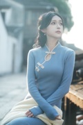 她来了复古改良版蓝色旗袍连衣裙2023秋冬季立领温柔显瘦设计感裙