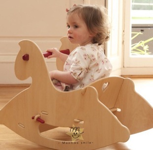 丹麦婴儿摇摇马驼鹿(马驼鹿，)摇摇椅木制儿童，玩具宝宝一周岁生日礼物小木马