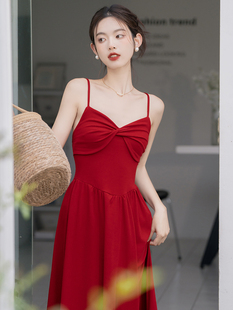 复古法式设计感红色吊带连衣裙，显瘦裙子女外搭开衫海边度假两件套