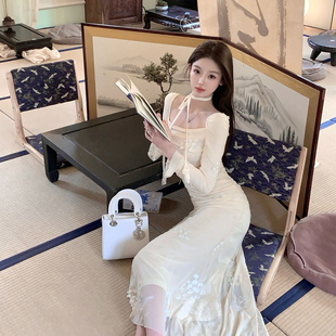 fairyjiang夏季新中式网纱蕾丝，喇叭袖方领白色连衣裙，长款包臀裙子