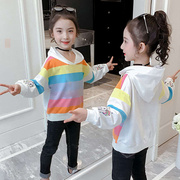 女童秋装2021韩版中大儿童，卫衣连帽彩虹，条纹长袖女孩童装上衣