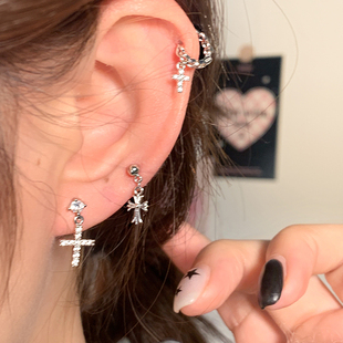 嘟嘟夫妇独特十字架锆石耳钉，女医用钛钢耳蜗，钉防过敏养耳洞耳骨环