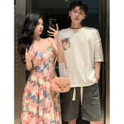 情侣装夏季2024高级小众设计感韩版短袖t恤女连衣裙法式一裙一衣