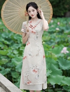 低领旗袍改良夏款V领2024年夏季绣花日常可穿气质年轻款茶服