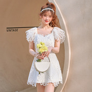 优雅简约蕾丝温柔裙子小个子，白色花边喇叭，袖短款连衣裙仙气小礼服