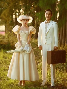 户外婚纱影楼主题无袖，法式摄影礼服复古服装韩版短裙米白色